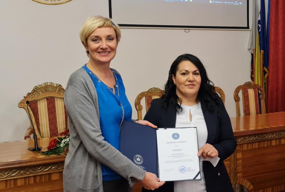 Priznanje za najboljeg bibliotekara Univerziteta u Sarajevu uručeno Narcisi Rastoder, rukovoditeljici Bibliotečko-informacionog centra Ekonomskog fakulteta UNSA