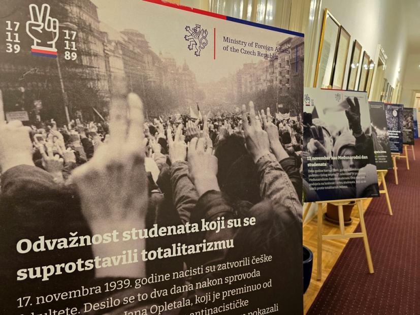 Postavljena izložba povodom Međunarodnog dana studenata | Univerzitet u Sarajevu i Ambasada Češke Republike u BiH