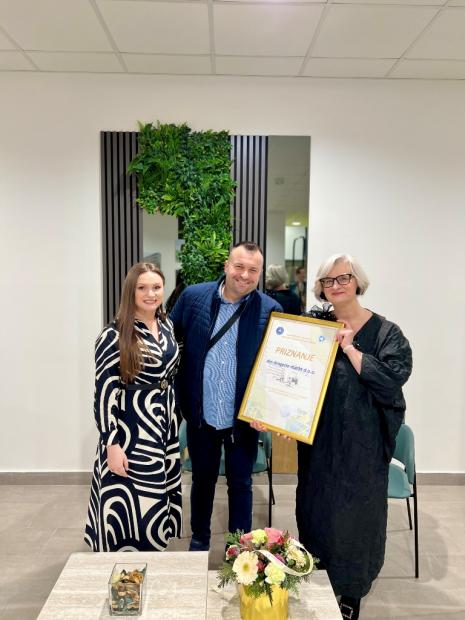 Fakultet zdravstvenih studija UNSA | Izvršena primopredaje donacije kompanija dm drogerie markt d.o.o.