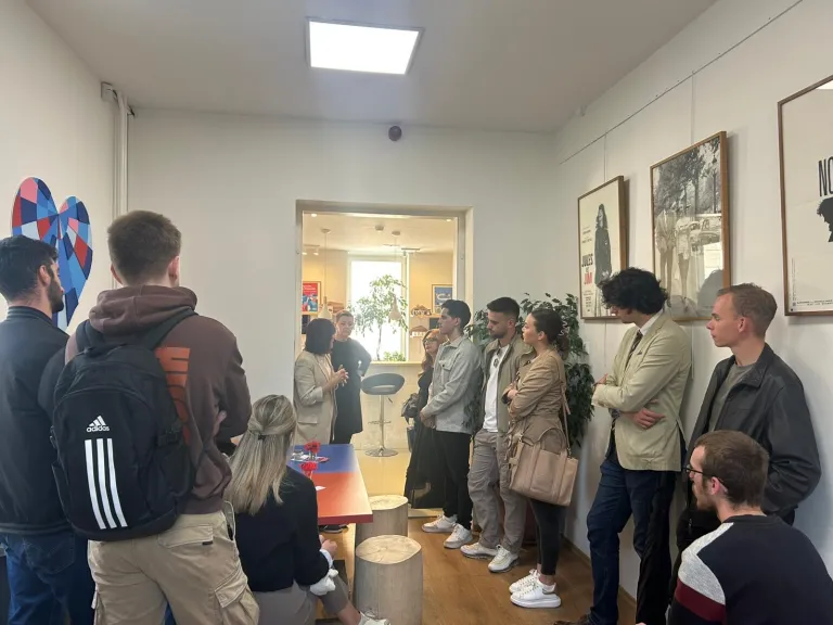 Studenti i studentice Međunarodnih odnosa i diplomatije Fakulteta političkih nauka UNSA posjetili Francuski institut u Sarajevu