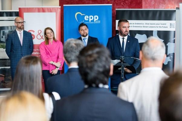 Dr. Hikmet Karčić učesnik sedmice sjećanja na genocid u Srebrenici u Evropskom parlamentu