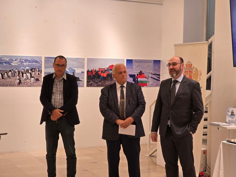 Učešće UNSA u naučnoj ekspediciji na Antarktik | Izložba fotografija iz knjige „Christo Pimpirev: Antarktički autostoper“