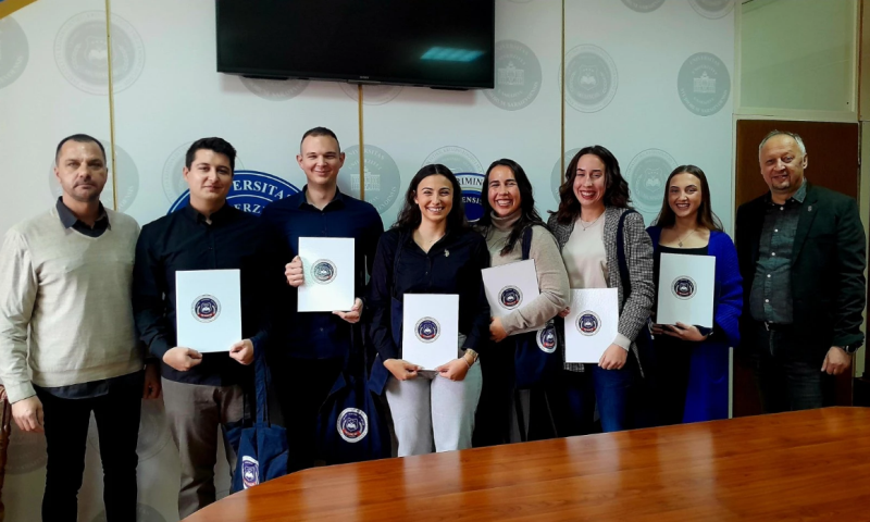 Dekan uručio zahvalnice studentima za doprinos organizaciji Konferencije „Kriminalistika, kriminologija i sigurnosne studije u XXI stoljeću“