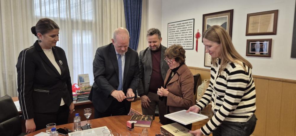 Donacija knjiga iz privatne biblioteke prof. dr. Jamesa M. Colliera