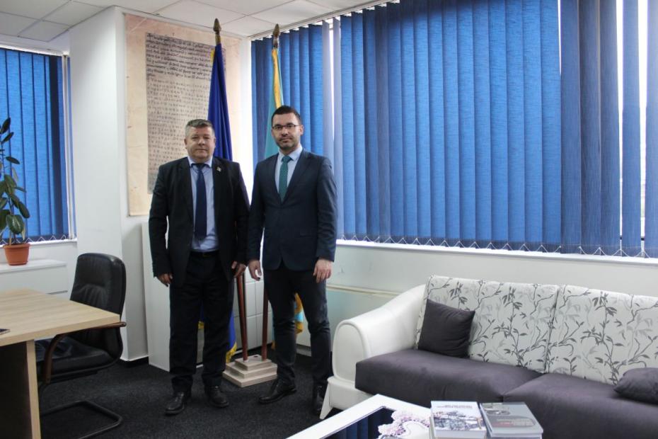 Održan sastanak direktora Arhiva Federacije i direktora Instituta za istraživanje zločina protiv čovječnosti i međunarodnog prava UNSA