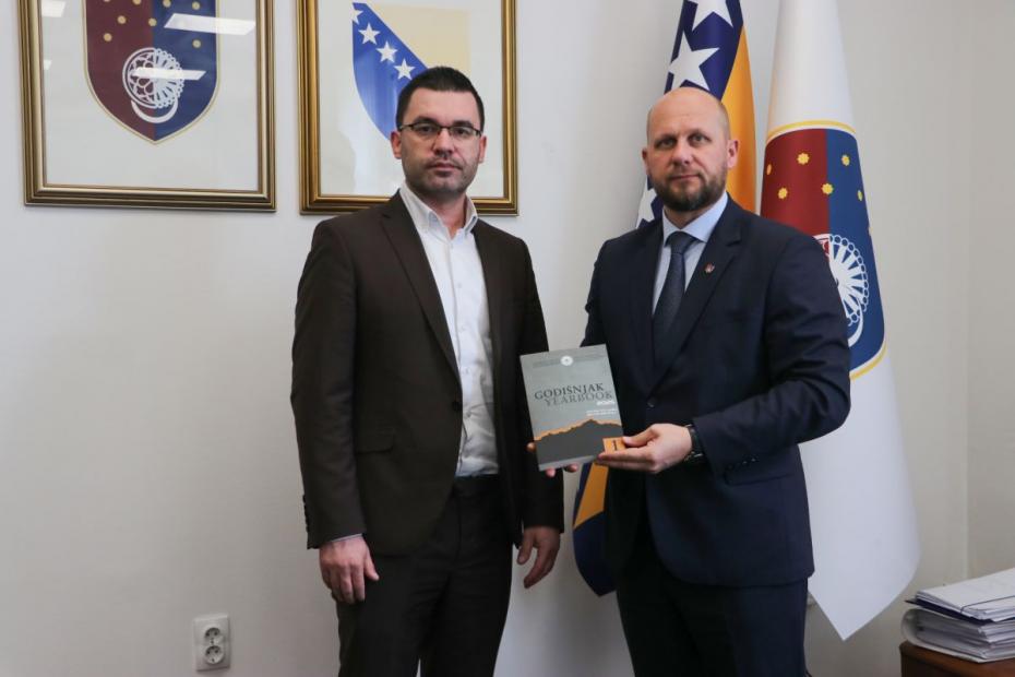 Predsjedavajući Skupštine KS na sastanku sa direktorom Instituta za istraživanje zločina protiv čovječnosti i međunarodnog prava UNSA: Nastaviti jačati institucionalnu podršku radu Instituta