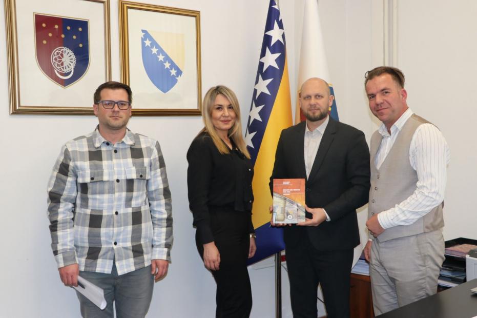 Sastanak predsjedavajućeg Okerića i delegacije Instituta za jezik UNSA: Podrška organizaciji Četvrtog simpozija o bosanskom jeziku