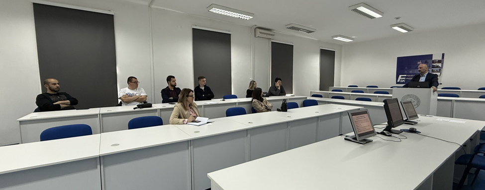 Na Fakultetu za saobraćaj i komunikacije UNSA održano je gostujuće predavanje na temu regulatornog i tržišnog okvira poštanskog saobraćaja