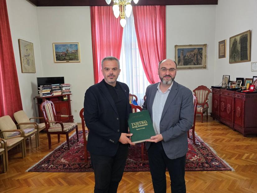 Kompozitor bh. nacionalne opere „Tvrtko, kralj bosanski“, mr. art. Ammar Jažić, posjetio rektora Univerziteta u Sarajevu