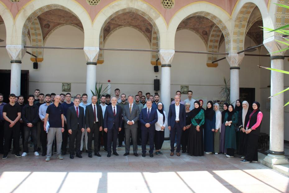 Britanski ambasador Nj. E. Julian Reilly održao predavanje na Fakultetu islamskih nauka UNSA