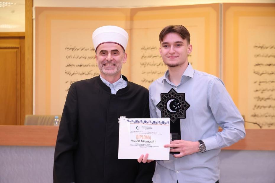 Student Univerziteta u Sarajevu – Fakulteta islamskih nauka hfz. Madžid Aganhodžić osvojio je prvo mjesto u kategoriji tilaveta na 18. državnom takmičenju u hifzu i tilavetu Kur'ana za područje Bosne i Hercegovine, koje je održano od 10. do 12. jula u Sarajevu. Na ovogodišnjem takmičenju učestvovalo je 56 takmičara raspoređenih u pet takmičarskih kategorija, a organizator je bila Uprava za vjerske poslove Rijaseta Islamske zajednice u Bosni i Hercegovini, uz podršku Ministarstva vakufa i islamskih pitanja D
