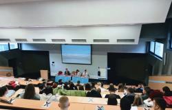 Fakultet političkih nauka UNSA | Održano gostujuće predavanje u okviru predmeta Uvod u sociologiju i Sociologija I