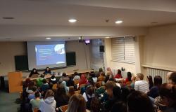 Na Filozofskom fakultetu UNSA održano predavanje u okviru kampanje ,,16 dana aktivizma“