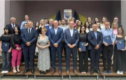 Uručeni certifikati studentima Fakulteta političkih nauka UNSA za uspješno obavljenu praksu u Ministarstvu odbrane BiH