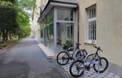 Fakultet za saobraćaj i komunikacije UNSA postavio inovativni BPARCO parking za bicikle
