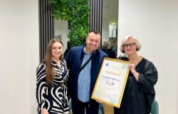 Fakultet zdravstvenih studija UNSA | Izvršena primopredaje donacije kompanija dm drogerie markt d.o.o.