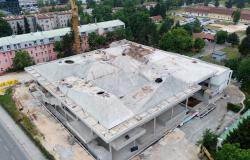 Premijer Uk i rektor ZaPremijer Uk i rektor Zaimović obišli gradilište Biblioteke Univerziteta u Sarajevuimović obišli gradilište Biblioteke Univerziteta u Sarajevu: Pogledajte kako napreduje najveća poslijeratna investicija u univerzitetsku infrastrukturu