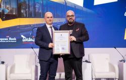 Dekanu Univerziteta u Sarajevu – Fakulteta za saobraćaj i komunikacije prof. dr. Amelu Kosovcu uručena plaketa za dugogodišnji uspješan rad i razvoj javnog prevoza u Sarajevu