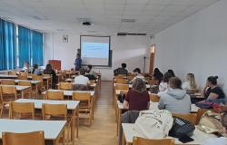 Doktorant EUPeace programa mobilnosti održao predavanje o razvojnim politikama i ekonomskom upravljanju na Fakultetu političkih nauka UNSA