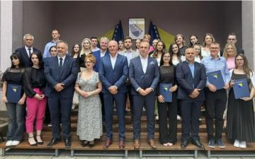 Uručeni certifikati studentima Fakulteta političkih nauka UNSA za uspješno obavljenu praksu u Ministarstvu odbrane BiH