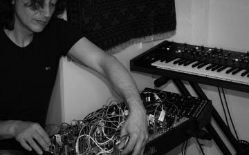 Koncert žive elektroničke umjetničke muzike: Dino Rešidbegović 