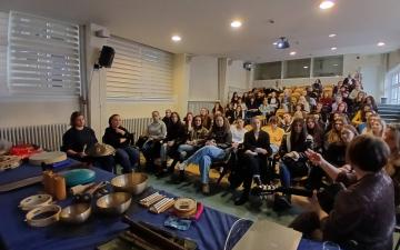 Gostovanje muzikoterapeutkinje Špele Loti Knoll na Filozofskom fakultetu Univerziteta u Sarajevu