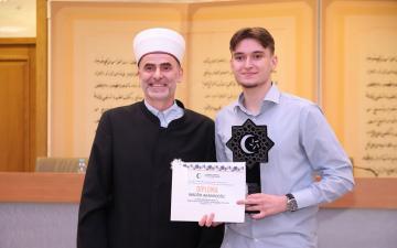 Student Univerziteta u Sarajevu – Fakulteta islamskih nauka hfz. Madžid Aganhodžić osvojio je prvo mjesto u kategoriji tilaveta na 18. državnom takmičenju u hifzu i tilavetu Kur'ana za područje Bosne i Hercegovine, koje je održano od 10. do 12. jula u Sarajevu. Na ovogodišnjem takmičenju učestvovalo je 56 takmičara raspoređenih u pet takmičarskih kategorija, a organizator je bila Uprava za vjerske poslove Rijaseta Islamske zajednice u Bosni i Hercegovini, uz podršku Ministarstva vakufa i islamskih pitanja D