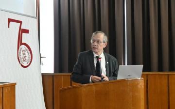ANUBiH | Teorija katastrofa otvara novu oblast u fizici jakog polja